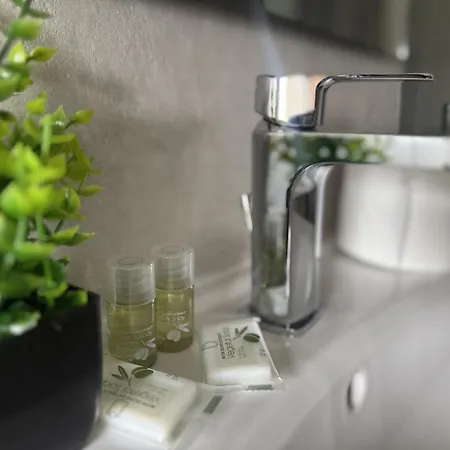 Modena Station - Suites H24 Гостевой дом