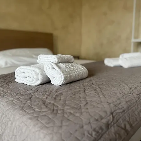 Modena Station - Suites H24 Гостевой дом 4*