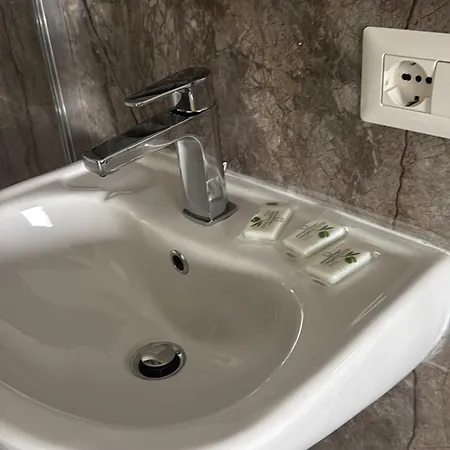 Гостевой дом Modena Station - Suites H24 Модена