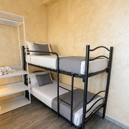 Station - H24 Guest house
